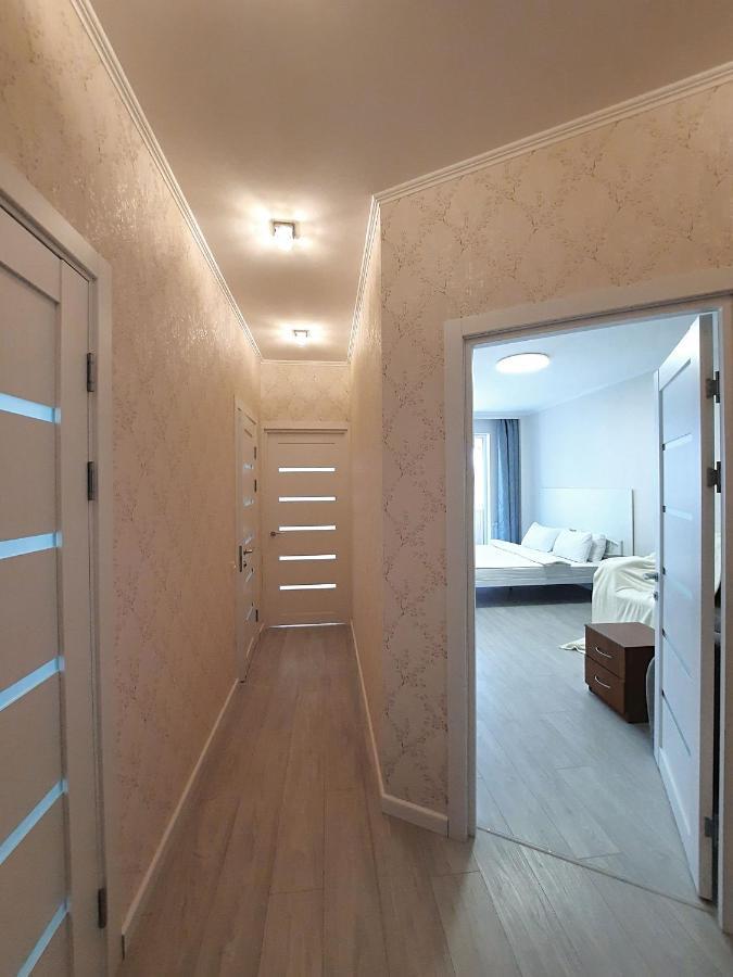 Alex Apartments: белосніжне ліжечко з безконтактним заселенням * Shcherbani