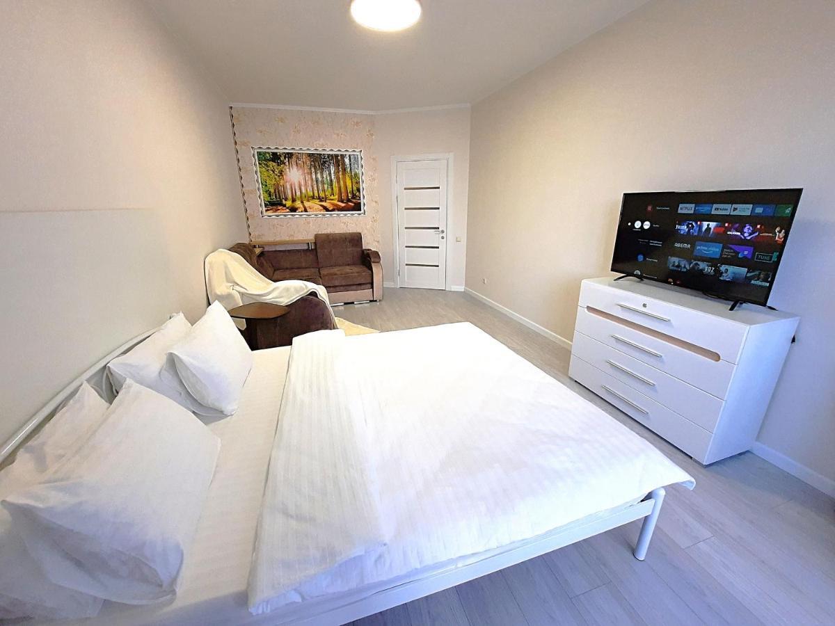 Alex Apartments: белосніжне ліжечко з безконтактним заселенням Apartment Shcherbani