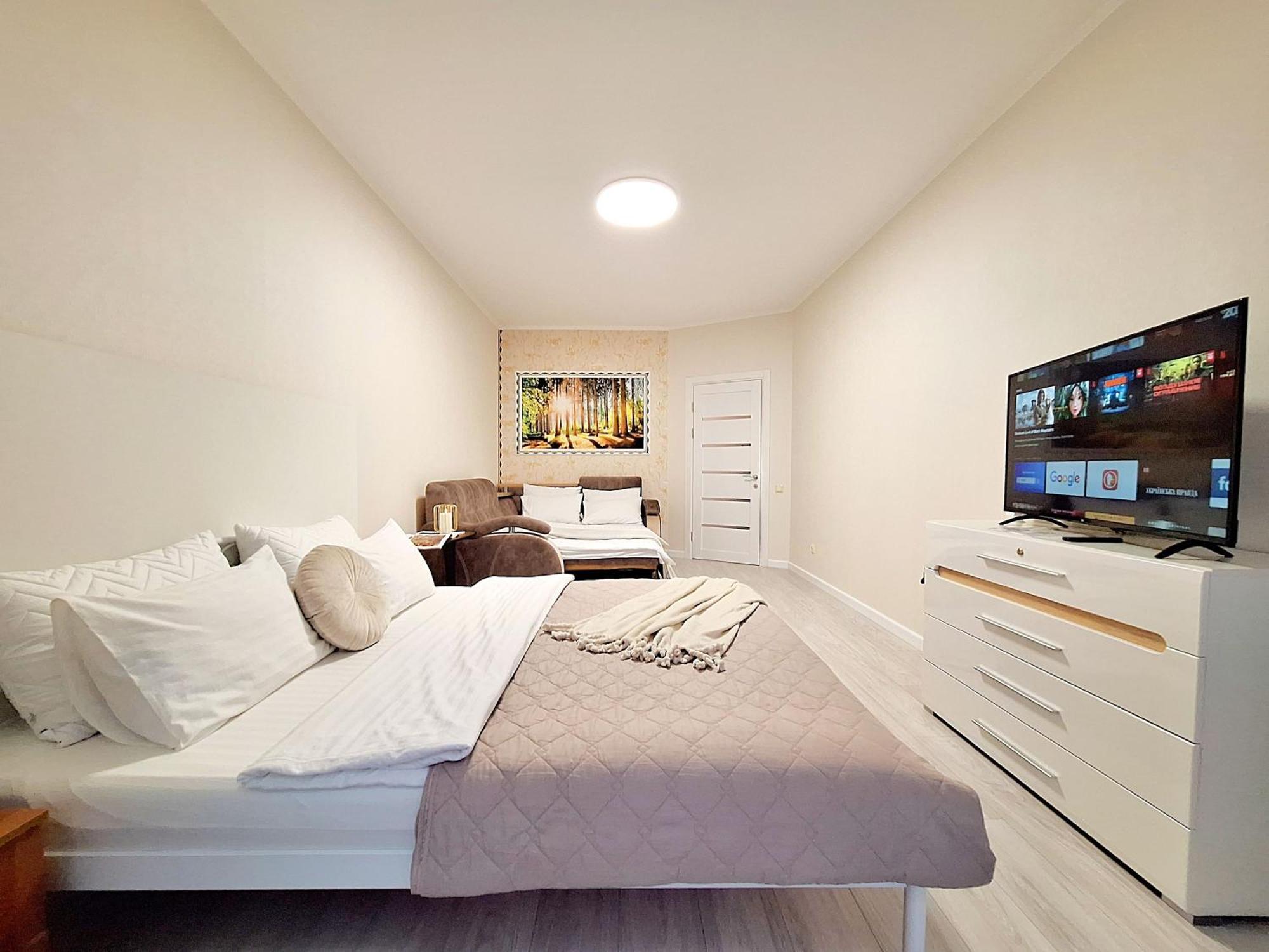 Alex Apartments: белосніжне ліжечко з безконтактним заселенням * Shcherbani