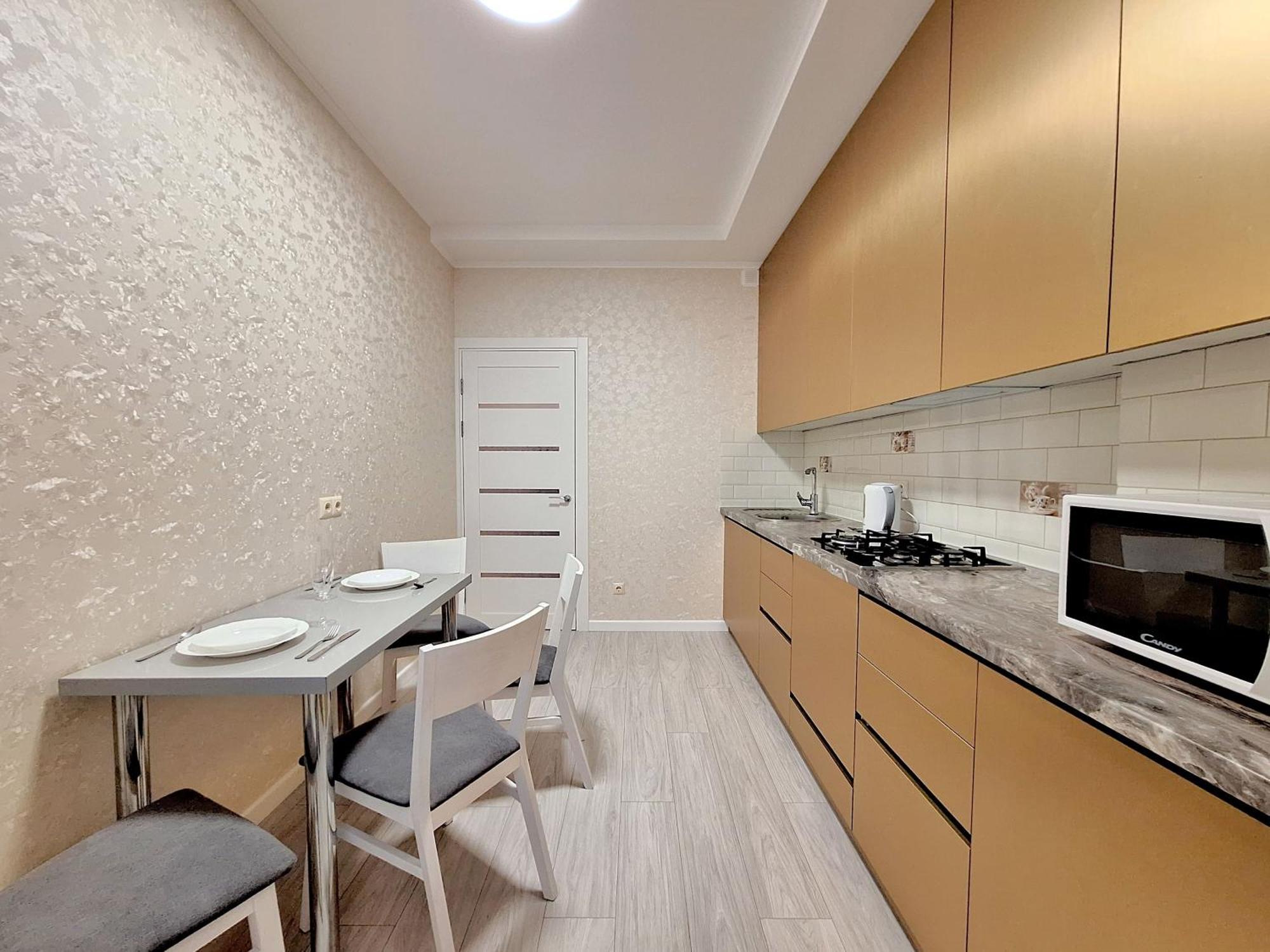 Alex Apartments: белосніжне ліжечко з безконтактним заселенням *