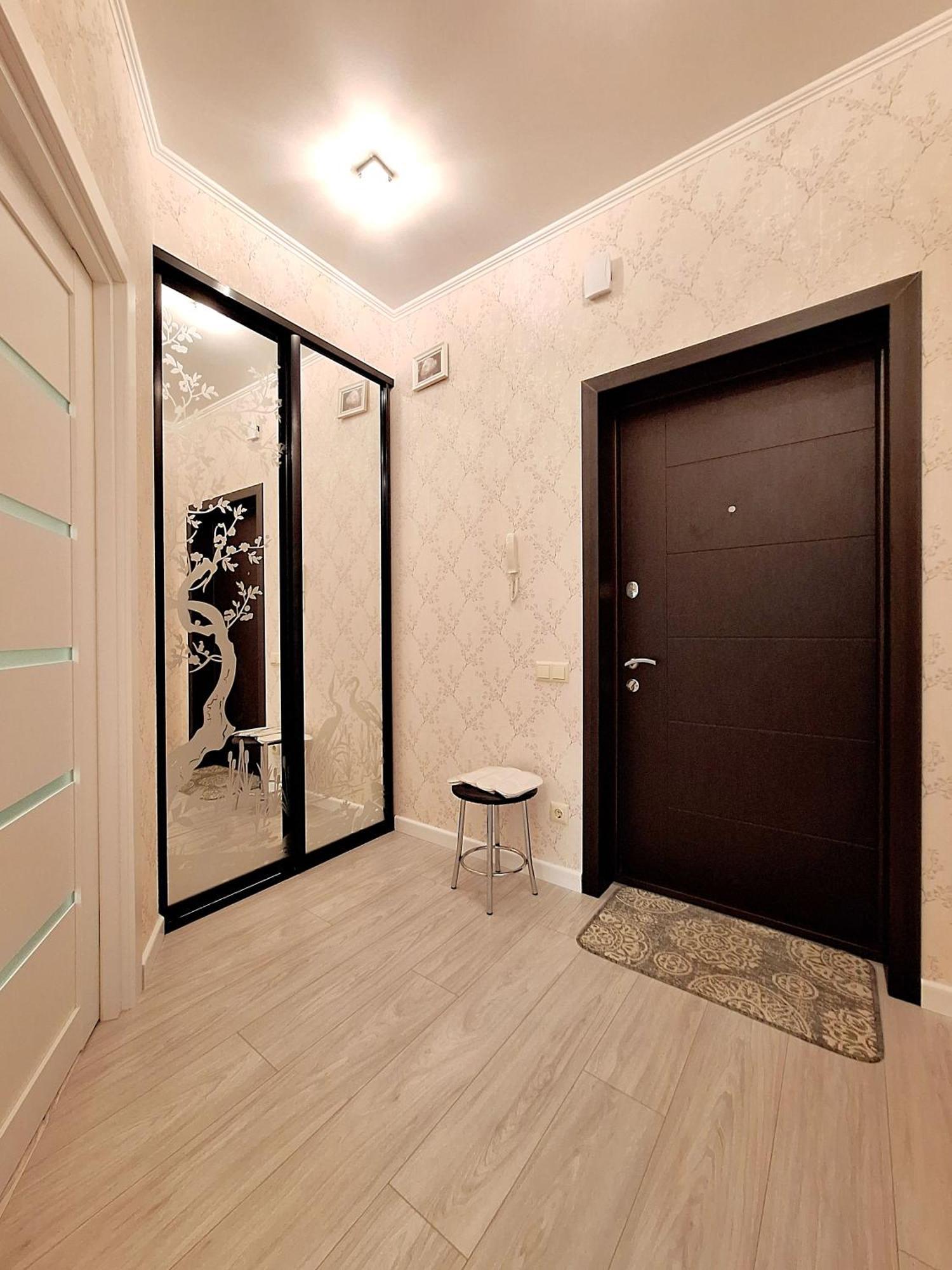 Alex Apartments: белосніжне ліжечко з безконтактним заселенням Apartment *