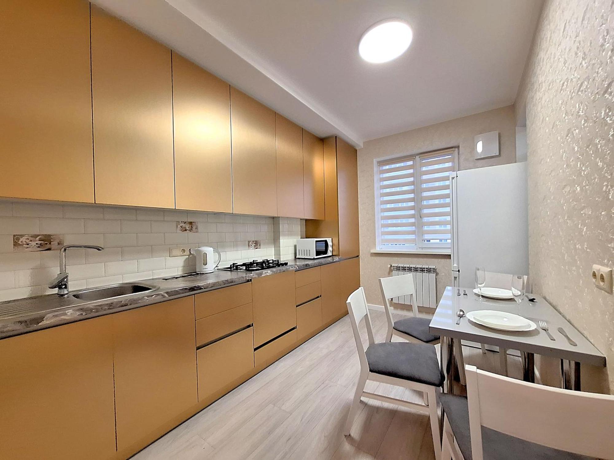 Alex Apartments: белосніжне ліжечко з безконтактним заселенням * Shcherbani